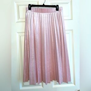Pastel pleated midi velvet skirt
